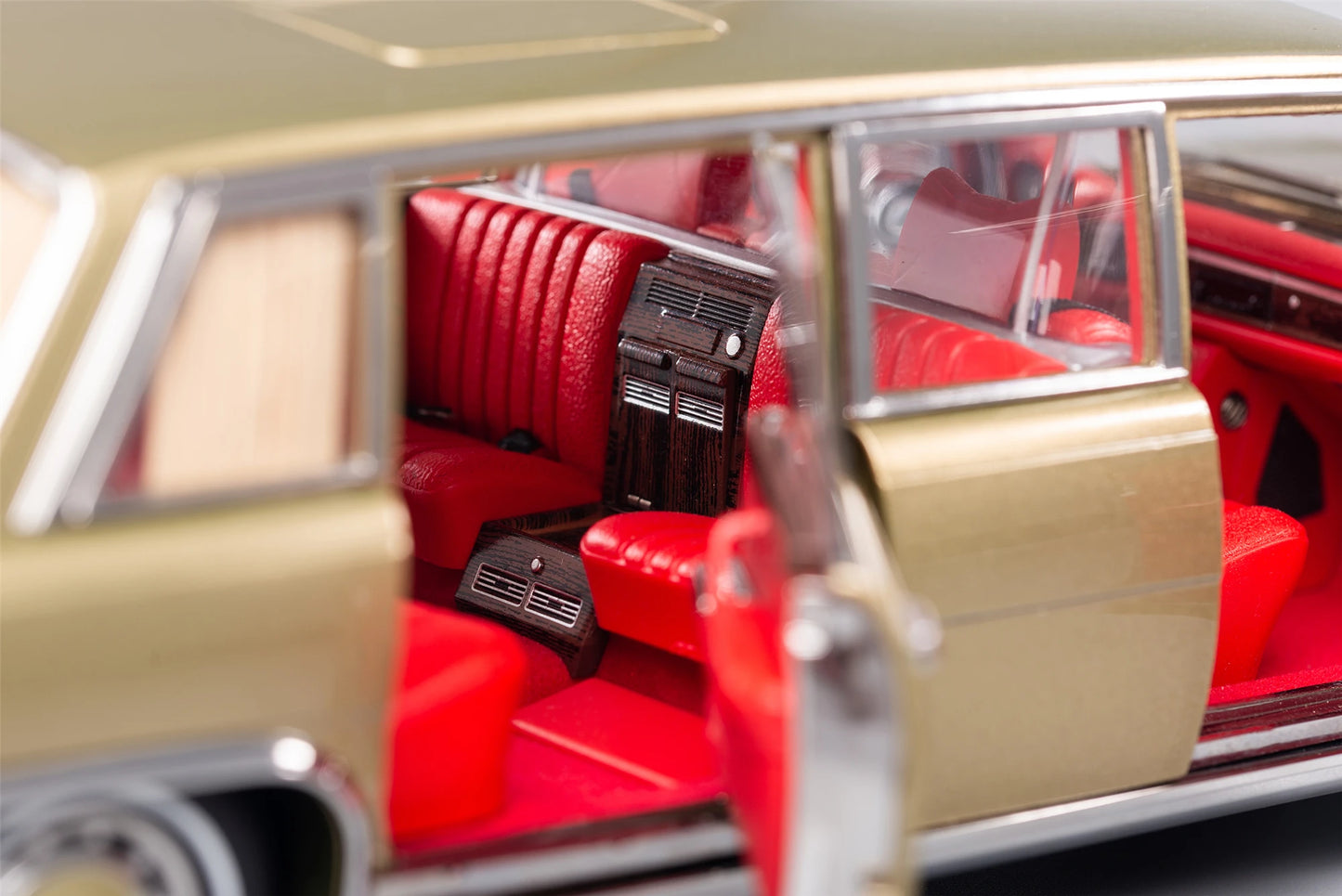 Mercedes-Benz 600 Pullman W100