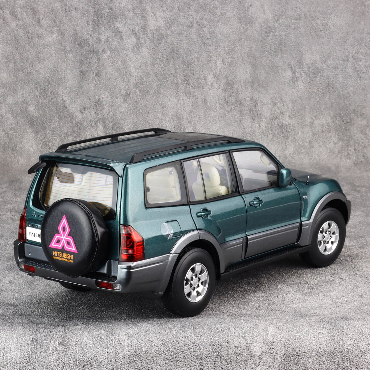 Mitsubishi Pajero V73